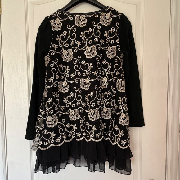 Sz M. Silver Applique Tunic - Picture 2 of 8